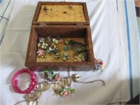 Cool wooden jewellery box with hat pins