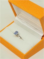 10kt. White Gold Solitaire Oval Blue Enhanced