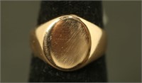 A 10KT ROSE GOLD INITIAL RING