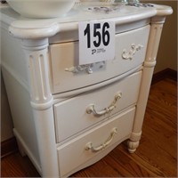 YOUNG AMERICA WHITE SOLID WOOD BEDSIDE CHEST