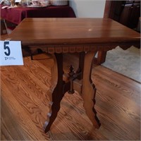 ANTIQUE EASTLAKE STYLE TABLE ON CASTERS 30X26X20