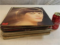 25 disques vinyles 33 tours dont Mireille