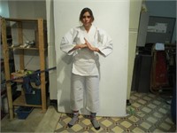 Uniforme de karate avec ceinture taille 3 1/2 Neuf