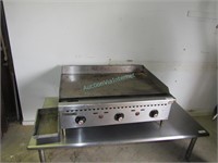 Flat top griddle