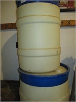 2 plastic liquid storage barrels
