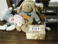2 JEWELRY BOXES AND STUFFED TOYS