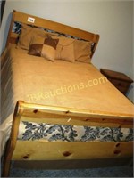 QUEEN SIZE PINE SLEIGH BED WITH METAL TRIM