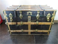 Vintage Trunk w/ 2 Removable Trays