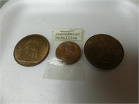 TRAY: TWO 1965 LARGE PENNIES & CENTENNIAL PENNY