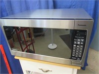 nice panasonic stainless microwave (1250 watts)