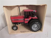 IH 5288 Cab Tractor w/Box