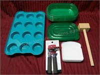 Rubbermaid Storage Containers w/Asst. Kitchen Acce