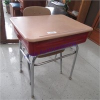 School desk w/chair