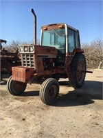 I H 1086 Wheel Tractor