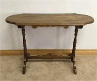 ORNATE ACCENT/ HALL TABLE- CLEAN