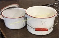 2 enamel pots with lid