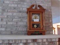 Westm. Whit. Winch. Mantle clock