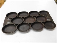 Cast iron roll pan