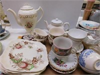 2 teapots - 6 plates Johnson Bros. with five