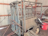 WW SQUEEZE CHUTE BY LIVE STOCK SYSTEMS