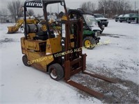 HYSTER 4 CYL PROPANE FORK LIFT