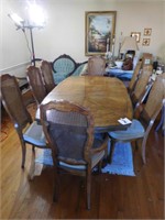 Table with leaf & 8 chairs - Stanley furniture