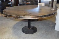 ROUND TABLE WITH METAL BASE