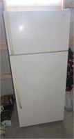 Frigidaire refrigerator freezer. Measures 65" h x