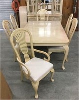 UNIVERSAL FURNITURE BLOND TABLE AND 6 CHAIRS