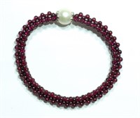 26M- garnet & pearl flexible size bracelet