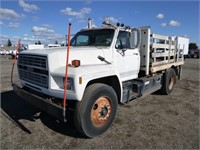 1992 Ford F700 S/A Flatbed Truck
