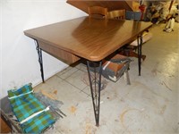 Mid-Century Vintage Table w/ Unique Legs