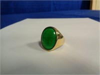 14 Kt Yellow Gold with Fine Large Oval Jade
