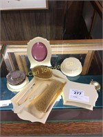 IVORY LYRATIN GROOMING SET