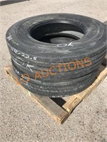 2 Michelin 11R - 22.5 Semi tires