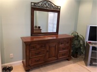 Hooker 6 Drawer & door Dresser w/ hanging mirror