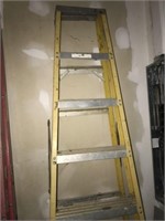Fiberglass Folding Step Ladder
