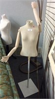 UNIQUE 1/2 MANNEQUIN WITH JOINTED ARMS AND FINGERS
