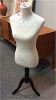 1/2 MANNEQUIN ON WOOD STAND