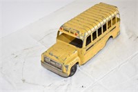 Hubley School Bus (missing rear axle)