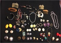 Large lot of vintage jewelry- many earrings