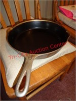 GRISWOLD 11" #8 CAST IRON SKILLET PAN