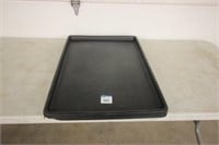 (6) Medium plastic floor trays