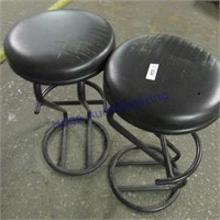 2 black stools
