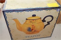 ROOSTER TEA POT IN BOX
