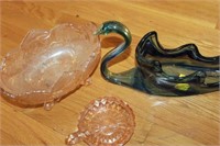 ART GLASS SWAN, NAPPY AND CENTER PIECE BOWL