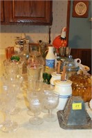 GROUPING: ASSORTED GLASSWARE, PLATTERS, BOWLS,