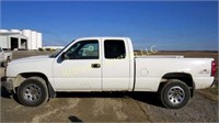 2006 1500 Chevrolet 4WD Extended Cab Pickup Truck