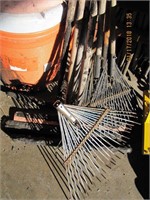 1 lot of approx 7 pc: rakes, tar squeegees
