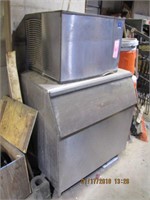 Manitowoc stainless steel ice machine. WORKS